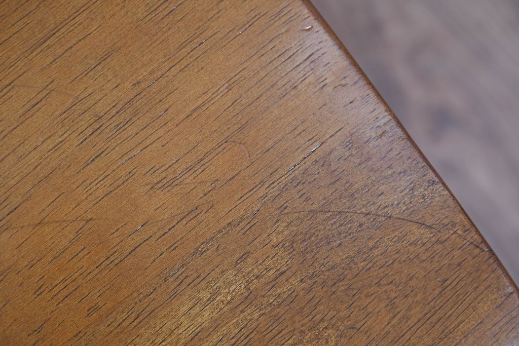 和製ヴィンテージ　飛騨産業　キツツキマーク　カントリースタイルの空間作りにおすすめのダイニングチェア4脚セット　(R-076689)