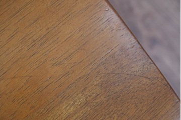 和製ヴィンテージ　飛騨産業　キツツキマーク　カントリースタイルの空間作りにおすすめのダイニングチェア4脚セット　(R-076689)