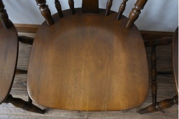 和製ヴィンテージ　飛騨産業　キツツキマーク　カントリースタイルの空間作りにおすすめのダイニングチェア4脚セット　(R-076689)