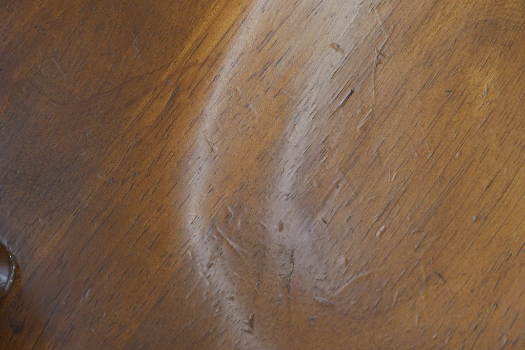 和製ヴィンテージ　飛騨産業　キツツキマーク　カントリースタイルの空間作りにおすすめのダイニングチェア4脚セット　(R-076689)