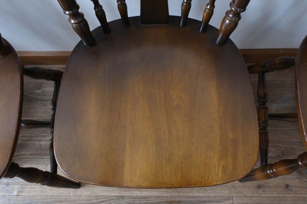 和製ヴィンテージ　飛騨産業　キツツキマーク　カントリースタイルの空間作りにおすすめのダイニングチェア4脚セット　(R-076689)