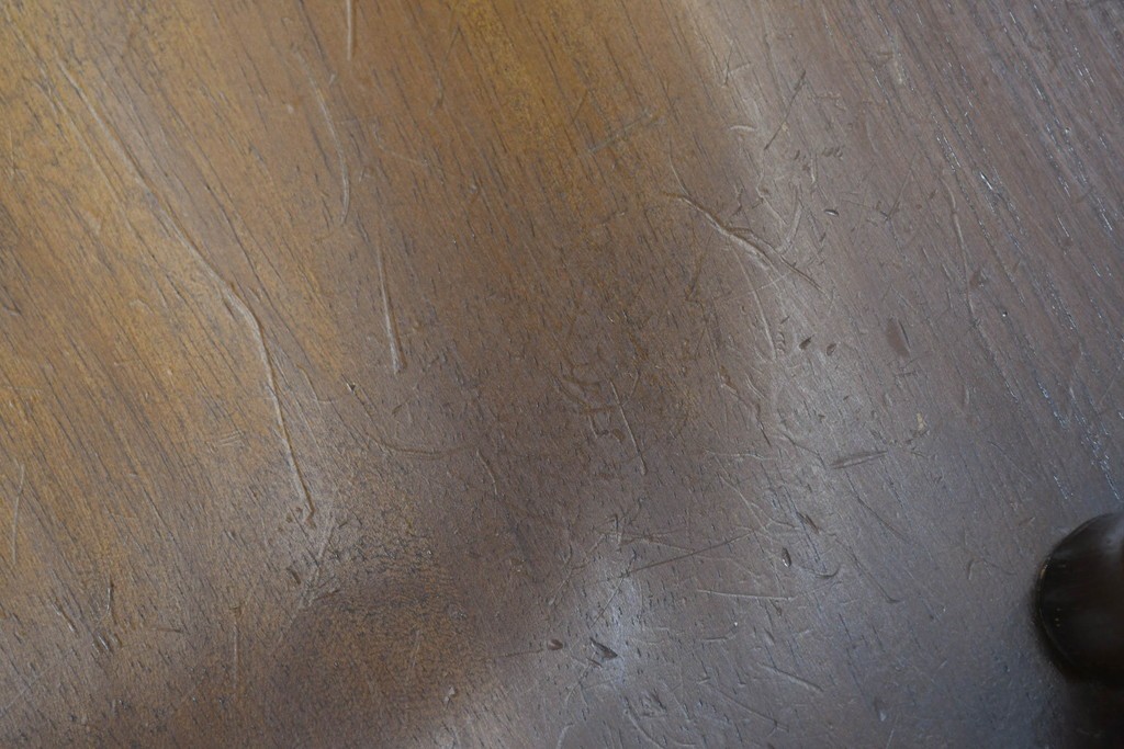 和製ヴィンテージ　飛騨産業　キツツキマーク　カントリースタイルの空間作りにおすすめのダイニングチェア4脚セット　(R-076689)