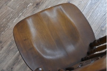 和製ヴィンテージ　飛騨産業　キツツキマーク　カントリースタイルの空間作りにおすすめのダイニングチェア4脚セット　(R-076689)