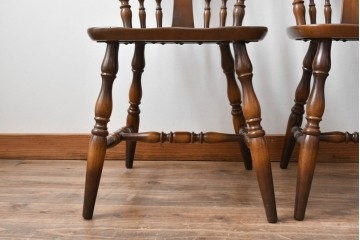 和製ヴィンテージ　飛騨産業　キツツキマーク　カントリースタイルの空間作りにおすすめのダイニングチェア4脚セット　(R-076689)