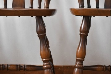 和製ヴィンテージ　飛騨産業　キツツキマーク　カントリースタイルの空間作りにおすすめのダイニングチェア4脚セット　(R-076689)