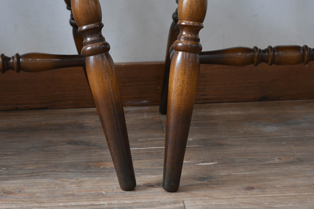 和製ヴィンテージ　飛騨産業　キツツキマーク　カントリースタイルの空間作りにおすすめのダイニングチェア4脚セット　(R-076689)