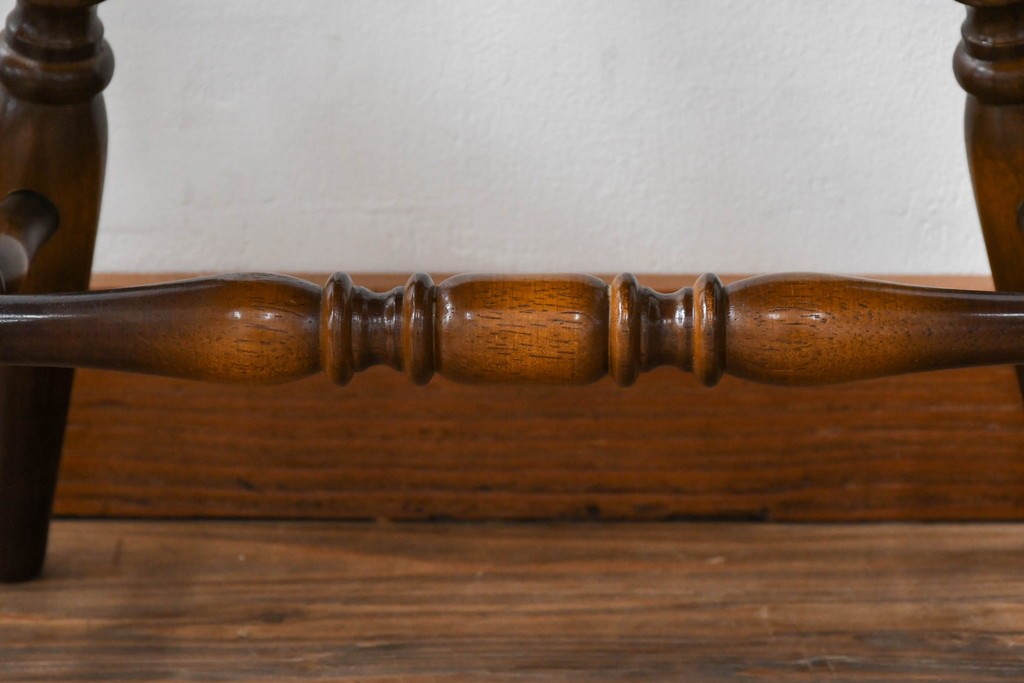 和製ヴィンテージ　飛騨産業　キツツキマーク　カントリースタイルの空間作りにおすすめのダイニングチェア4脚セット　(R-076689)