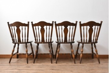 和製ヴィンテージ　飛騨産業　キツツキマーク　カントリースタイルの空間作りにおすすめのダイニングチェア4脚セット　(R-076689)