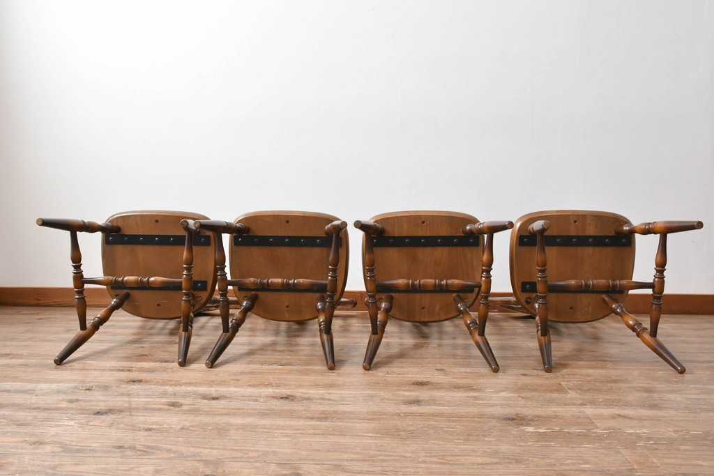 和製ヴィンテージ　飛騨産業　キツツキマーク　カントリースタイルの空間作りにおすすめのダイニングチェア4脚セット　(R-076689)