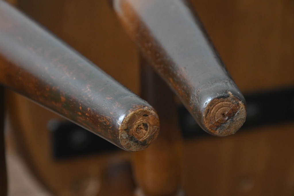 和製ヴィンテージ　飛騨産業　キツツキマーク　カントリースタイルの空間作りにおすすめのダイニングチェア4脚セット　(R-076689)