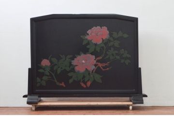 和製アンティーク　大胆な牡丹の図柄が華やかな漆塗りの衝立て(つい立て、衝い立て、仕切り、パーテーション)(R-076690)