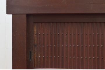 和製アンティーク　美品!!　木目も美しい丸桟引き戸の近江水屋箪笥サイドボード(収納棚、戸棚、食器棚、サイドキャビネット)(R-076702)