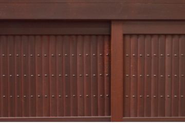 和製アンティーク　美品!!　木目も美しい丸桟引き戸の近江水屋箪笥サイドボード(収納棚、戸棚、食器棚、サイドキャビネット)(R-076702)
