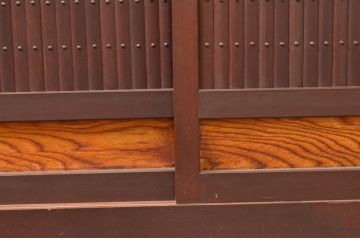 和製アンティーク　美品!!　木目も美しい丸桟引き戸の近江水屋箪笥サイドボード(収納棚、戸棚、食器棚、サイドキャビネット)(R-076702)