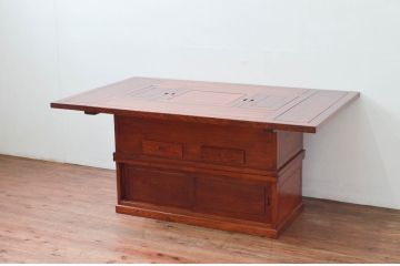 中古　未使用展示品　民芸家具　楡(ニレ)材　2way　ぬくもり感じる鮮やかな木色が素敵な収納付き囲炉裏テーブル(関西火鉢、長火鉢、木製火鉢、2人掛け、4人掛け、ダイニングテーブル、食卓、座卓、ローテーブル、センターテーブル、リビングテーブル)(R-076703)