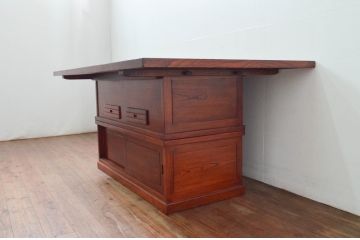 中古　未使用展示品　民芸家具　楡(ニレ)材　2way　ぬくもり感じる鮮やかな木色が素敵な収納付き囲炉裏テーブル(関西火鉢、長火鉢、木製火鉢、2人掛け、4人掛け、ダイニングテーブル、食卓、座卓、ローテーブル、センターテーブル、リビングテーブル)(R-076703)