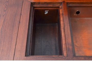中古　未使用展示品　民芸家具　楡(ニレ)材　2way　ぬくもり感じる鮮やかな木色が素敵な収納付き囲炉裏テーブル(関西火鉢、長火鉢、木製火鉢、2人掛け、4人掛け、ダイニングテーブル、食卓、座卓、ローテーブル、センターテーブル、リビングテーブル)(R-076703)