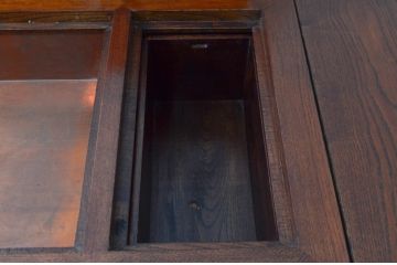 中古　未使用展示品　民芸家具　楡(ニレ)材　2way　ぬくもり感じる鮮やかな木色が素敵な収納付き囲炉裏テーブル(関西火鉢、長火鉢、木製火鉢、2人掛け、4人掛け、ダイニングテーブル、食卓、座卓、ローテーブル、センターテーブル、リビングテーブル)(R-076703)