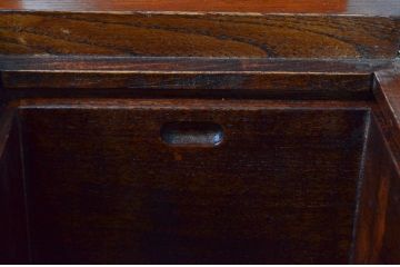 中古　未使用展示品　民芸家具　楡(ニレ)材　2way　ぬくもり感じる鮮やかな木色が素敵な収納付き囲炉裏テーブル(関西火鉢、長火鉢、木製火鉢、2人掛け、4人掛け、ダイニングテーブル、食卓、座卓、ローテーブル、センターテーブル、リビングテーブル)(R-076703)