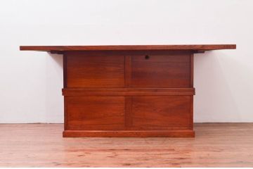 中古　未使用展示品　民芸家具　楡(ニレ)材　2way　ぬくもり感じる鮮やかな木色が素敵な収納付き囲炉裏テーブル(関西火鉢、長火鉢、木製火鉢、2人掛け、4人掛け、ダイニングテーブル、食卓、座卓、ローテーブル、センターテーブル、リビングテーブル)(R-076703)