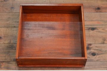 中古　未使用展示品　民芸家具　楡(ニレ)材　温かみのある色味が魅力的な収納付き囲炉裏チェア(椅子、ダイニングチェア、板座チェア)(R-076704)