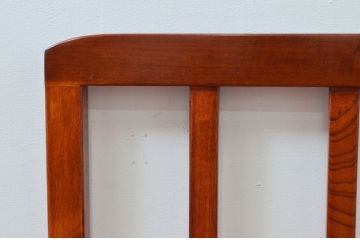 中古　未使用展示品　民芸家具　楡(ニレ)材　温かみのある色味が魅力的な収納付き囲炉裏チェア(椅子、ダイニングチェア、板座チェア)(R-076704)