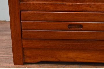 中古　未使用展示品　民芸家具　楡(ニレ)材　温かみのある色味が魅力的な収納付き囲炉裏チェア(椅子、ダイニングチェア、板座チェア)(R-076704)