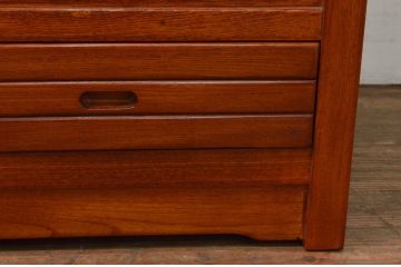 中古　未使用展示品　民芸家具　楡(ニレ)材　温かみのある色味が魅力的な収納付き囲炉裏チェア(椅子、ダイニングチェア、板座チェア)(R-076704)