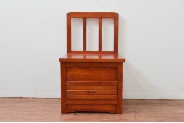 中古　未使用展示品　民芸家具　楡(ニレ)材　温かみのある色味が魅力的な収納付き囲炉裏チェア(椅子、ダイニングチェア、板座チェア)(R-076705)
