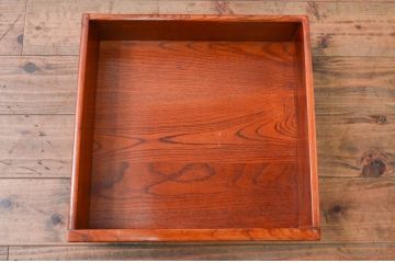 中古　未使用展示品　民芸家具　楡(ニレ)材　温かみのある色味が魅力的な収納付き囲炉裏チェア(椅子、ダイニングチェア、板座チェア)(R-076705)