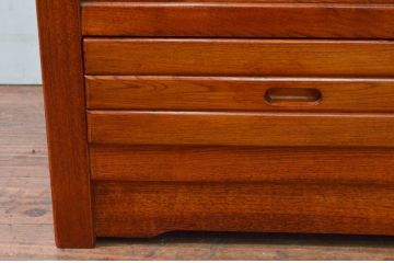中古　未使用展示品　民芸家具　楡(ニレ)材　温かみのある色味が魅力的な収納付き囲炉裏チェア(椅子、ダイニングチェア、板座チェア)(R-076705)
