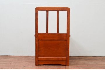 中古　未使用展示品　民芸家具　楡(ニレ)材　温かみのある色味が魅力的な収納付き囲炉裏チェア(椅子、ダイニングチェア、板座チェア)(R-076705)