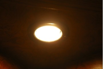 アメリカビンテージ　美品　DREXEL HERITAGE(ドレクセルヘリテイジ)　杢目の美しい上品でシンプルなコーナーキャビネット(飾り棚、収納棚、戸棚、ヴィンテージ)(R-076712)