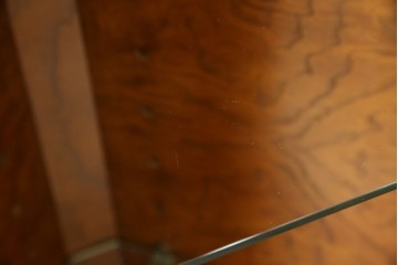 アメリカビンテージ　美品　DREXEL HERITAGE(ドレクセルヘリテイジ)　杢目の美しい上品でシンプルなコーナーキャビネット(飾り棚、収納棚、戸棚、ヴィンテージ)(R-076712)