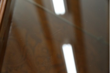 アメリカビンテージ　美品　DREXEL HERITAGE(ドレクセルヘリテイジ)　杢目の美しい上品でシンプルなコーナーキャビネット(飾り棚、収納棚、戸棚、ヴィンテージ)(R-076712)