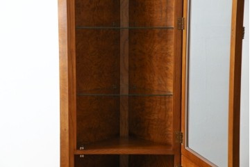 アメリカビンテージ　美品　DREXEL HERITAGE(ドレクセルヘリテイジ)　杢目の美しい上品でシンプルなコーナーキャビネット(飾り棚、収納棚、戸棚、ヴィンテージ)(R-076712)