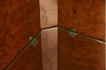 アメリカビンテージ　美品　DREXEL HERITAGE(ドレクセルヘリテイジ)　杢目の美しい上品でシンプルなコーナーキャビネット(飾り棚、収納棚、戸棚、ヴィンテージ)(R-076712)