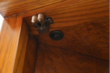 アメリカビンテージ　美品　DREXEL HERITAGE(ドレクセルヘリテイジ)　杢目の美しい上品でシンプルなコーナーキャビネット(飾り棚、収納棚、戸棚、ヴィンテージ)(R-076712)