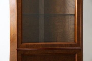 アメリカビンテージ　美品　DREXEL HERITAGE(ドレクセルヘリテイジ)　杢目の美しい上品でシンプルなコーナーキャビネット(飾り棚、収納棚、戸棚、ヴィンテージ)(R-076712)