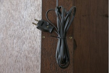 アメリカビンテージ　美品　DREXEL HERITAGE(ドレクセルヘリテイジ)　杢目の美しい上品でシンプルなコーナーキャビネット(飾り棚、収納棚、戸棚、ヴィンテージ)(R-076712)