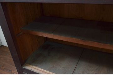 和製アンティーク　ゆらゆらガラス　レトロ感漂う四枚引き戸の重厚な関西収納棚(収納箪笥、和風キャビネット、食器棚、飾り棚、戸棚、水屋箪笥)(R-076714)