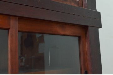 和製アンティーク　ゆらゆらガラス　レトロ感漂う四枚引き戸の重厚な関西収納棚(収納箪笥、和風キャビネット、食器棚、飾り棚、戸棚、水屋箪笥)(R-076714)