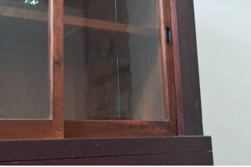 和製アンティーク　ゆらゆらガラス　レトロ感漂う四枚引き戸の重厚なサイドボード(収納棚、和風サイドキャビネット、食器棚、飾り棚、戸棚)(R-076715)