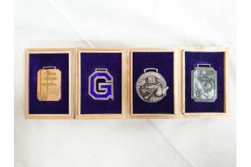 戦前　学習院　純銀 SILVER950もある 銀製5点 総重量約99.85g　メダルなどまとめて82個セット(宮本商行、バッジ、記念、スポーツ、野球、ラグビー、柔道、剣道、弓道、テニス、ホッケー、競技、運動会、箱付き)(R-076727)