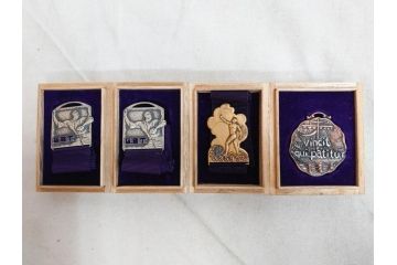 戦前　学習院　純銀 SILVER950もある 銀製5点 総重量約99.85g　メダルなどまとめて82個セット(宮本商行、バッジ、記念、スポーツ、野球、ラグビー、柔道、剣道、弓道、テニス、ホッケー、競技、運動会、箱付き)(R-076727)