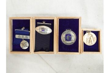 戦前　学習院　純銀 SILVER950もある 銀製5点 総重量約99.85g　メダルなどまとめて82個セット(宮本商行、バッジ、記念、スポーツ、野球、ラグビー、柔道、剣道、弓道、テニス、ホッケー、競技、運動会、箱付き)(R-076727)