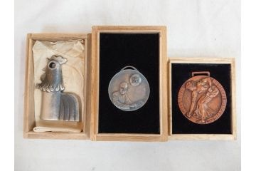 戦前　学習院　純銀 SILVER950もある 銀製5点 総重量約99.85g　メダルなどまとめて82個セット(宮本商行、バッジ、記念、スポーツ、野球、ラグビー、柔道、剣道、弓道、テニス、ホッケー、競技、運動会、箱付き)(R-076727)