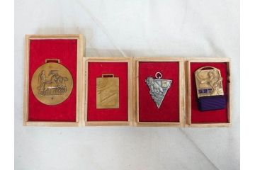 戦前　学習院　純銀 SILVER950もある 銀製5点 総重量約99.85g　メダルなどまとめて82個セット(宮本商行、バッジ、記念、スポーツ、野球、ラグビー、柔道、剣道、弓道、テニス、ホッケー、競技、運動会、箱付き)(R-076727)