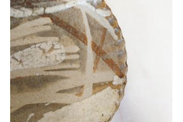 人間国宝　田村耕一　約28cm　9.3寸　深みのある色合いと繊細な絵付けが目を惹くいげ皿(イゲ縁、変形皿、大皿、和皿、和食器、九寸三分)(R-076729)