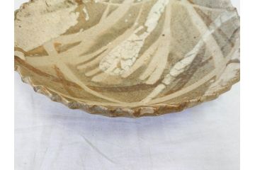 人間国宝　田村耕一　約28cm　9.3寸　深みのある色合いと繊細な絵付けが目を惹くいげ皿(イゲ縁、変形皿、大皿、和皿、和食器、九寸三分)(R-076729)